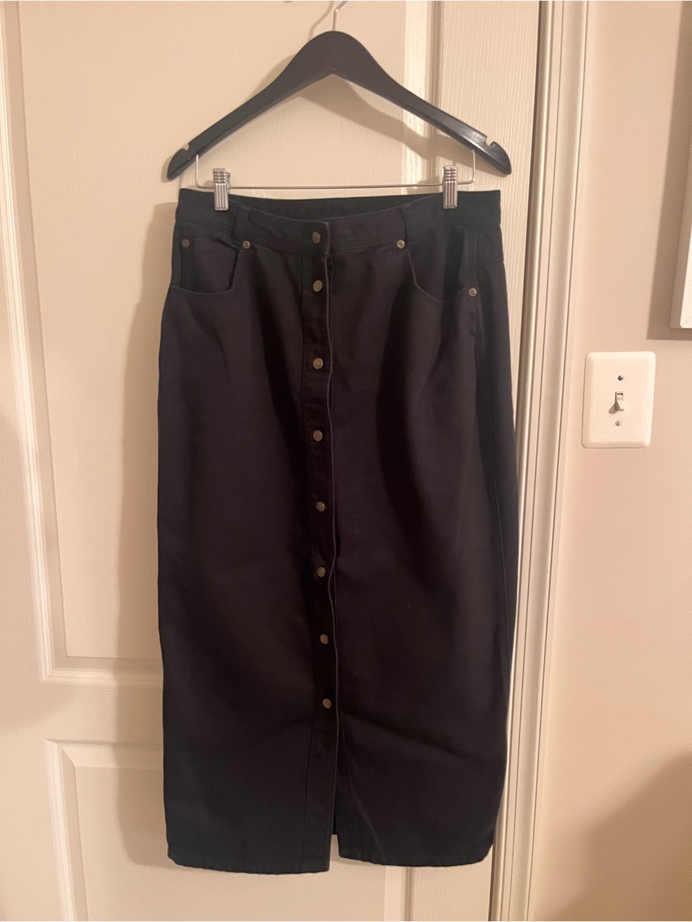 Vintage DKNY Black Button-Front Midi Skirt 100% cotton